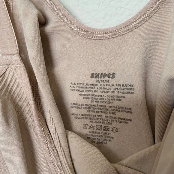 NEW SKIMS SEAMLESS SCULPT MID THIGH BODYSUIT  shorts Size M - Picture 6 of 6